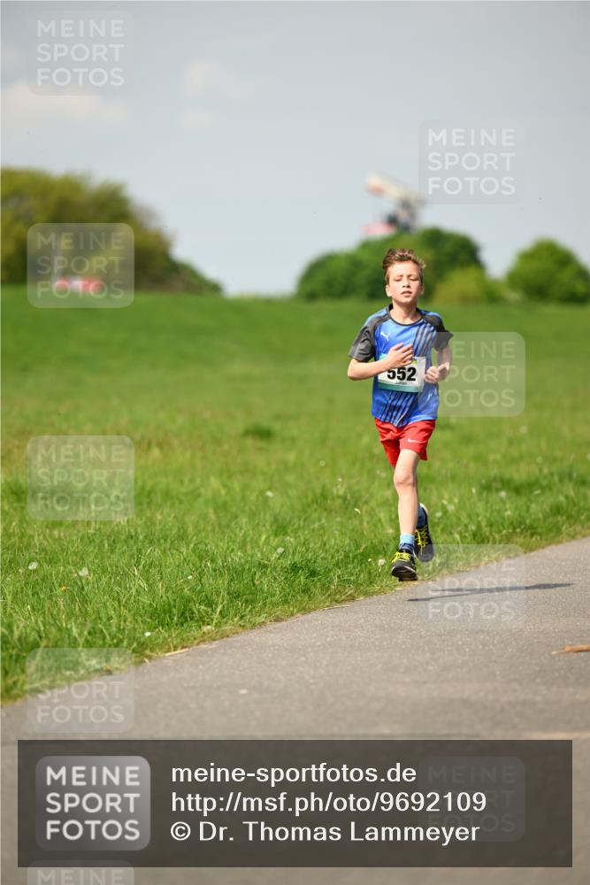 10.05.2026 - 8. Wedeler Halbmarathon Dr. Thomas Lammeyer http://msf.ph/oto/9692109 10.05.2026 11:15:01 Laufen 552 meine-sportfotos.de
