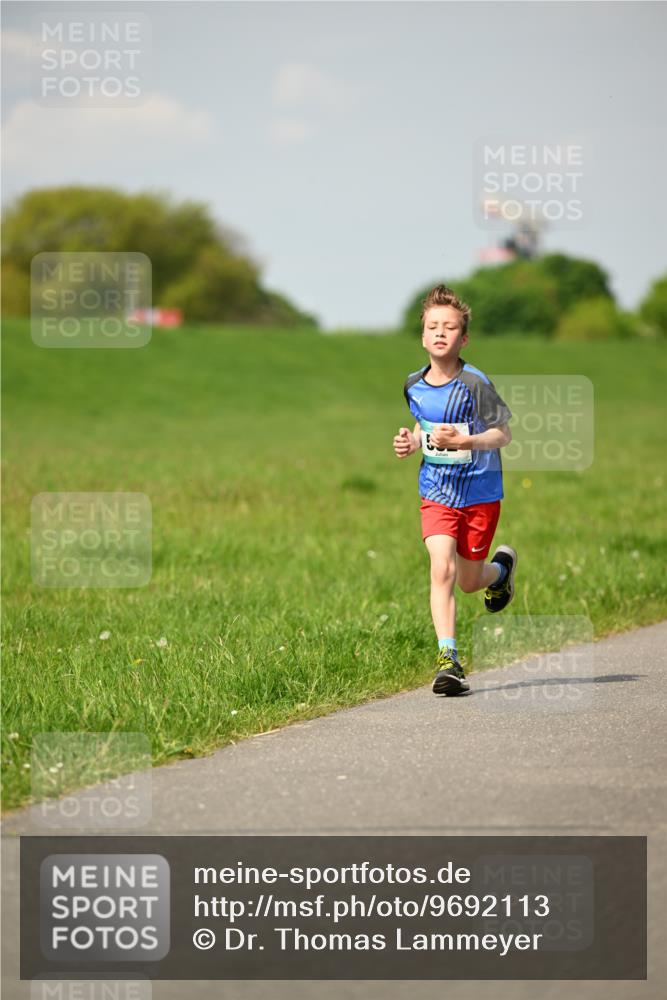 10.05.2026 - 8. Wedeler Halbmarathon Dr. Thomas Lammeyer http://msf.ph/oto/9692113 10.05.2026 11:15:01 Laufen  meine-sportfotos.de