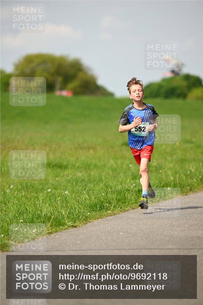 10.05.2026 - 8. Wedeler Halbmarathon Dr. Thomas Lammeyer http://msf.ph/oto/9692118 10.05.2026 11:15:01 Laufen 552 meine-sportfotos.de