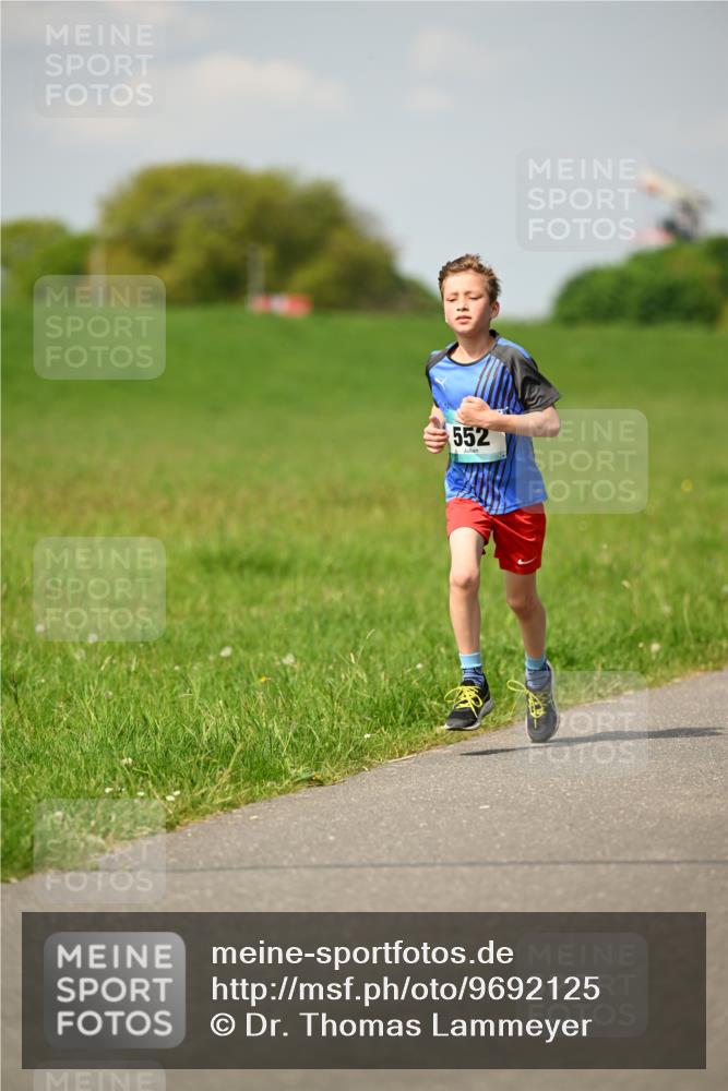 10.05.2026 - 8. Wedeler Halbmarathon Dr. Thomas Lammeyer http://msf.ph/oto/9692125 10.05.2026 11:15:02 Laufen 552 meine-sportfotos.de