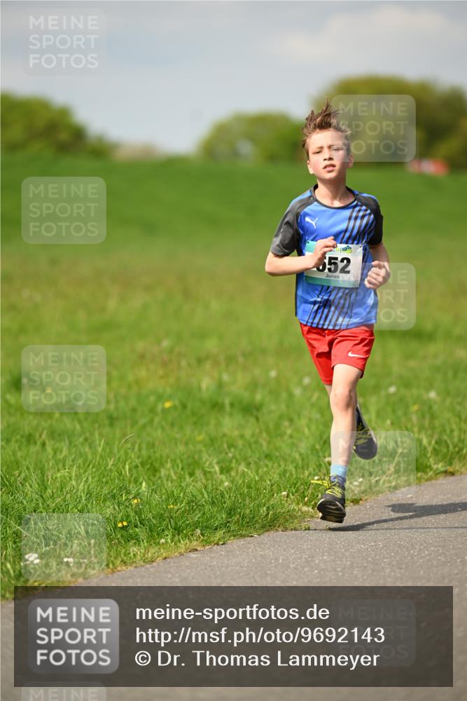 10.05.2026 - 8. Wedeler Halbmarathon Dr. Thomas Lammeyer http://msf.ph/oto/9692143 10.05.2026 11:15:03 Laufen 652 meine-sportfotos.de