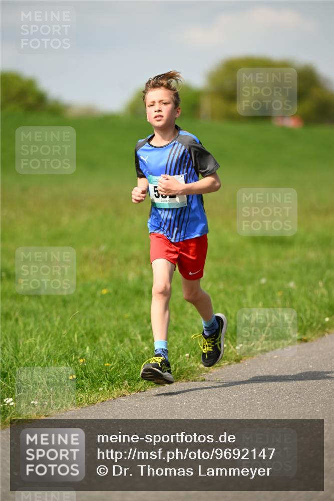 10.05.2026 - 8. Wedeler Halbmarathon Dr. Thomas Lammeyer http://msf.ph/oto/9692147 10.05.2026 11:15:03 Laufen  meine-sportfotos.de
