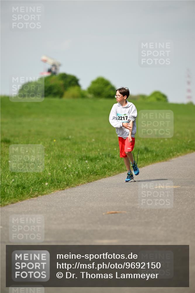 10.05.2026 - 8. Wedeler Halbmarathon Dr. Thomas Lammeyer http://msf.ph/oto/9692150 10.05.2026 11:15:10 Laufen 2217 meine-sportfotos.de
