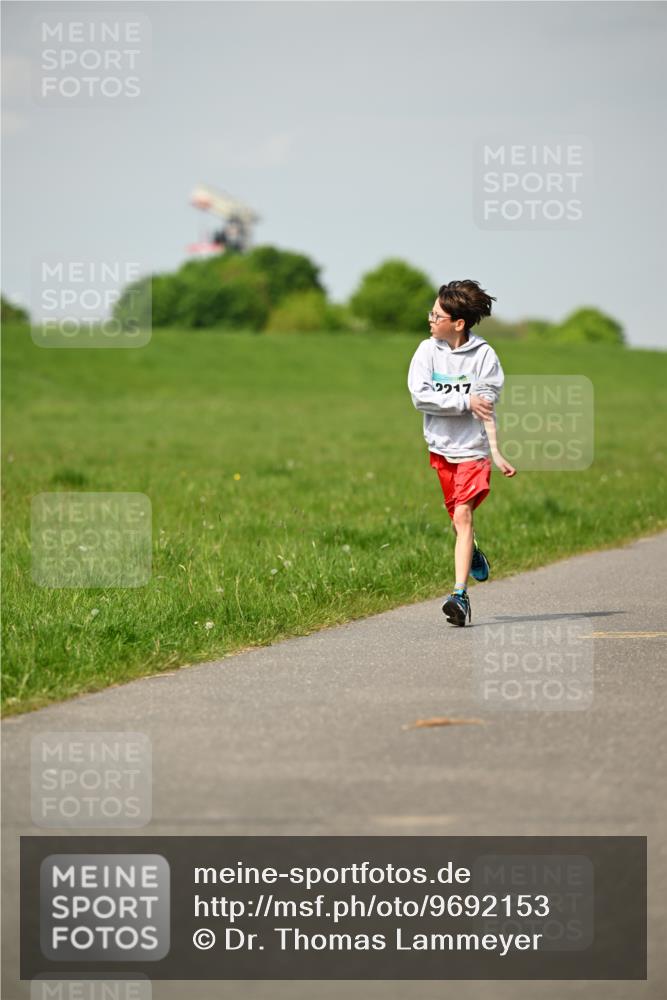 10.05.2026 - 8. Wedeler Halbmarathon Dr. Thomas Lammeyer http://msf.ph/oto/9692153 10.05.2026 11:15:10 Laufen 2217 meine-sportfotos.de