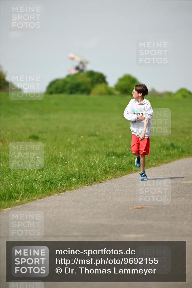10.05.2026 - 8. Wedeler Halbmarathon Dr. Thomas Lammeyer http://msf.ph/oto/9692155 10.05.2026 11:15:10 Laufen 2217 meine-sportfotos.de