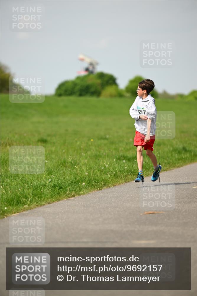 10.05.2026 - 8. Wedeler Halbmarathon Dr. Thomas Lammeyer http://msf.ph/oto/9692157 10.05.2026 11:15:10 Laufen 2217 meine-sportfotos.de