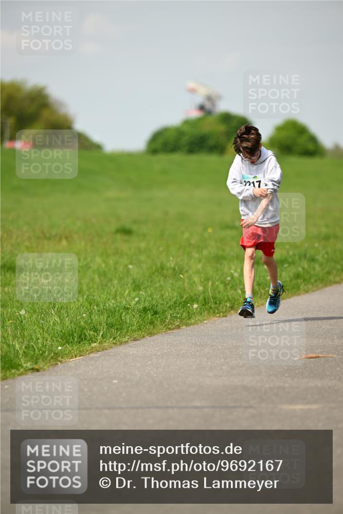 10.05.2026 - 8. Wedeler Halbmarathon Dr. Thomas Lammeyer http://msf.ph/oto/9692167 10.05.2026 11:15:11 Laufen  meine-sportfotos.de