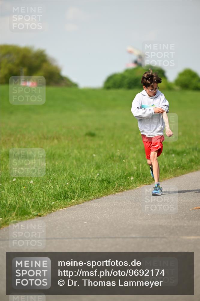 10.05.2026 - 8. Wedeler Halbmarathon Dr. Thomas Lammeyer http://msf.ph/oto/9692174 10.05.2026 11:15:11 Laufen  meine-sportfotos.de
