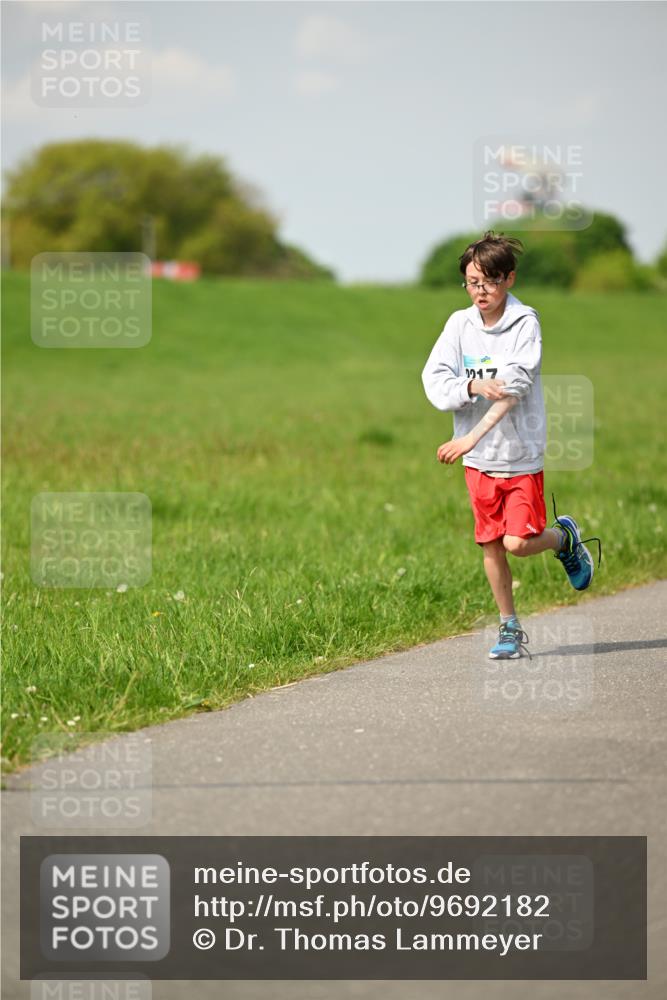 10.05.2026 - 8. Wedeler Halbmarathon Dr. Thomas Lammeyer http://msf.ph/oto/9692182 10.05.2026 11:15:12 Laufen 1217 meine-sportfotos.de