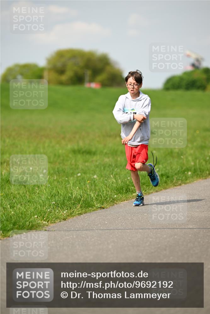 10.05.2026 - 8. Wedeler Halbmarathon Dr. Thomas Lammeyer http://msf.ph/oto/9692192 10.05.2026 11:15:12 Laufen  meine-sportfotos.de