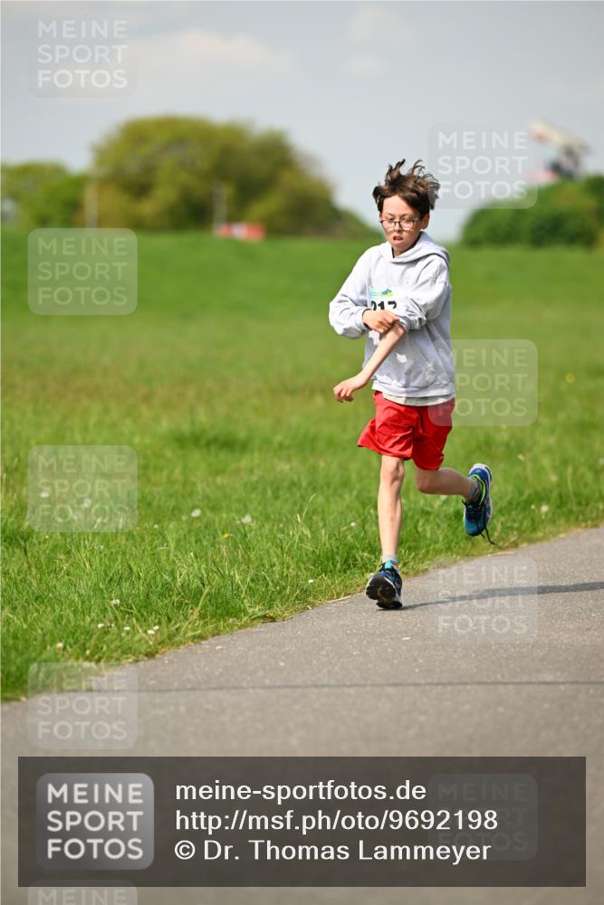 10.05.2026 - 8. Wedeler Halbmarathon Dr. Thomas Lammeyer http://msf.ph/oto/9692198 10.05.2026 11:15:12 Laufen  meine-sportfotos.de