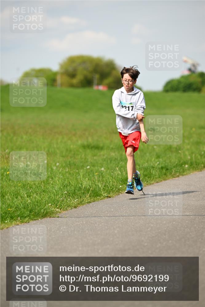 10.05.2026 - 8. Wedeler Halbmarathon Dr. Thomas Lammeyer http://msf.ph/oto/9692199 10.05.2026 11:15:12 Laufen  meine-sportfotos.de