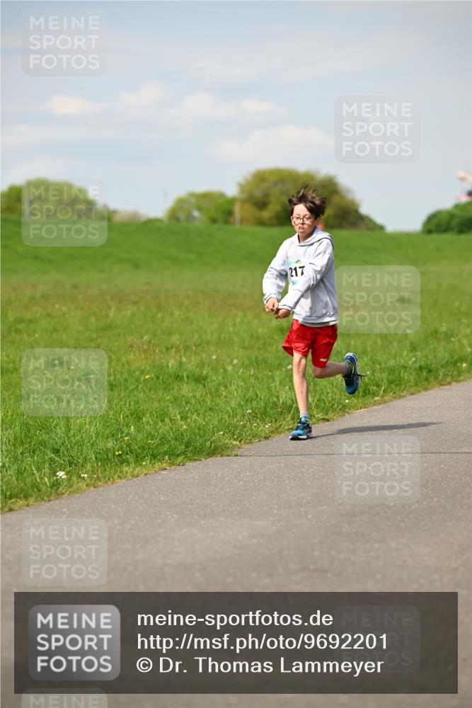 10.05.2026 - 8. Wedeler Halbmarathon Dr. Thomas Lammeyer http://msf.ph/oto/9692201 10.05.2026 11:15:13 Laufen 217 meine-sportfotos.de