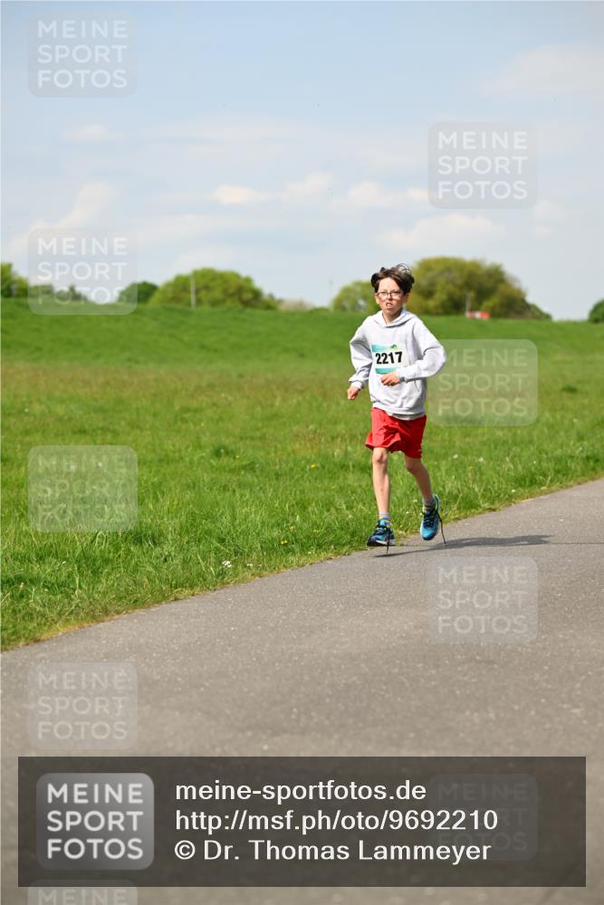 10.05.2026 - 8. Wedeler Halbmarathon Dr. Thomas Lammeyer http://msf.ph/oto/9692210 10.05.2026 11:15:13 Laufen 2217 meine-sportfotos.de