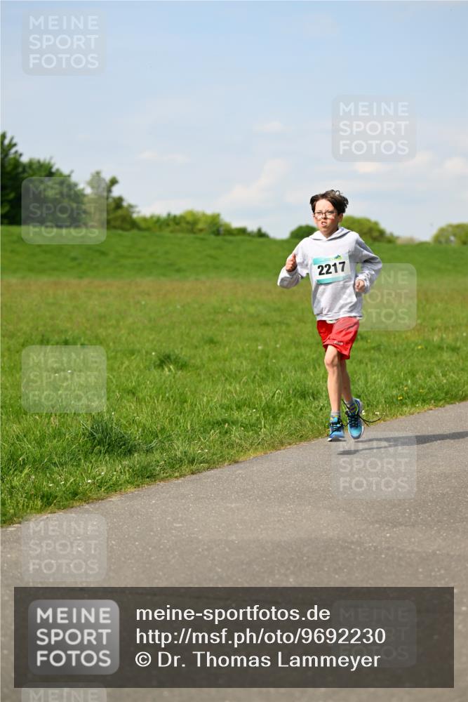 10.05.2026 - 8. Wedeler Halbmarathon Dr. Thomas Lammeyer http://msf.ph/oto/9692230 10.05.2026 11:15:14 Laufen 2217 meine-sportfotos.de