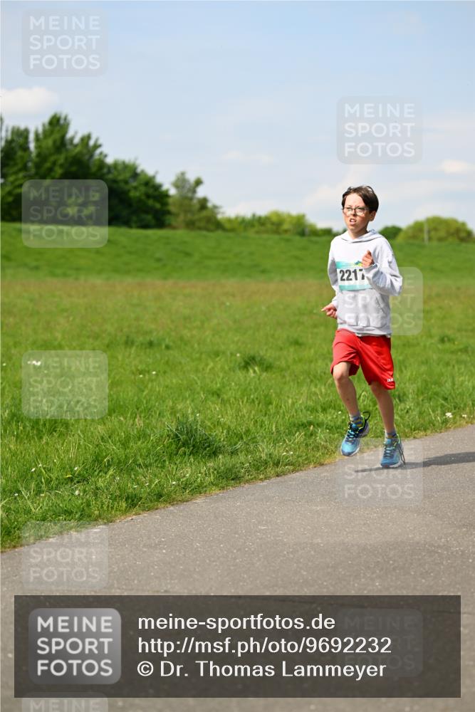 10.05.2026 - 8. Wedeler Halbmarathon Dr. Thomas Lammeyer http://msf.ph/oto/9692232 10.05.2026 11:15:15 Laufen 2217 meine-sportfotos.de