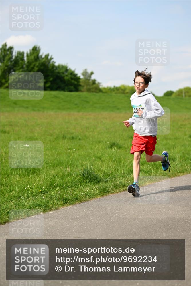 10.05.2026 - 8. Wedeler Halbmarathon Dr. Thomas Lammeyer http://msf.ph/oto/9692234 10.05.2026 11:15:15 Laufen 227 meine-sportfotos.de