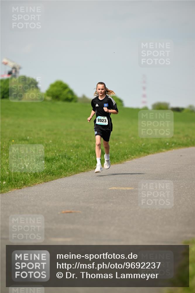 10.05.2026 - 8. Wedeler Halbmarathon Dr. Thomas Lammeyer http://msf.ph/oto/9692237 10.05.2026 11:15:26 Laufen 2023 meine-sportfotos.de