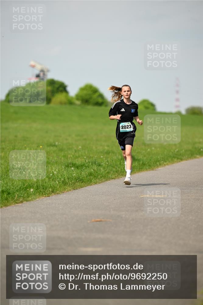 10.05.2026 - 8. Wedeler Halbmarathon Dr. Thomas Lammeyer http://msf.ph/oto/9692250 10.05.2026 11:15:26 Laufen 2023 meine-sportfotos.de