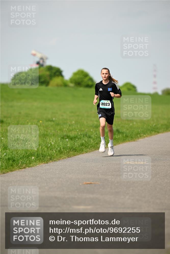 10.05.2026 - 8. Wedeler Halbmarathon Dr. Thomas Lammeyer http://msf.ph/oto/9692255 10.05.2026 11:15:26 Laufen 2023 meine-sportfotos.de