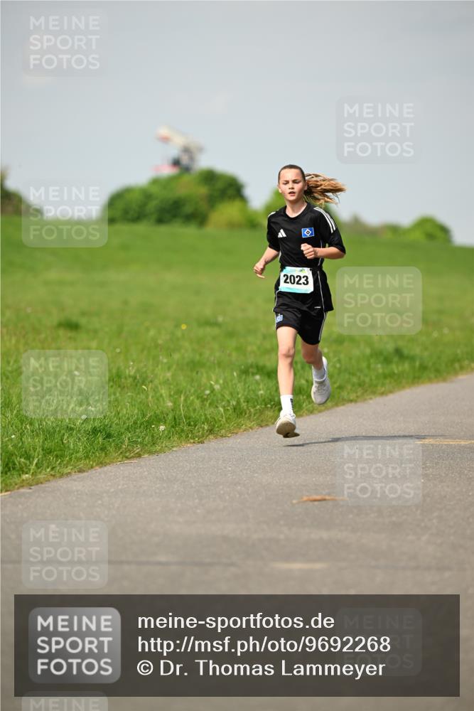 10.05.2026 - 8. Wedeler Halbmarathon Dr. Thomas Lammeyer http://msf.ph/oto/9692268 10.05.2026 11:15:27 Laufen 2023 meine-sportfotos.de