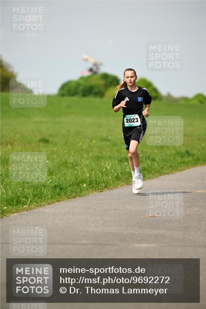 10.05.2026 - 8. Wedeler Halbmarathon Dr. Thomas Lammeyer http://msf.ph/oto/9692272 10.05.2026 11:15:28 Laufen 2023 meine-sportfotos.de