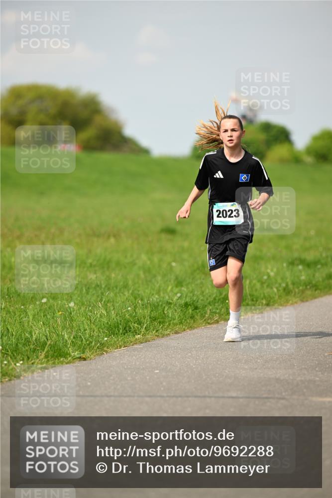 10.05.2026 - 8. Wedeler Halbmarathon Dr. Thomas Lammeyer http://msf.ph/oto/9692288 10.05.2026 11:15:28 Laufen 2023 meine-sportfotos.de