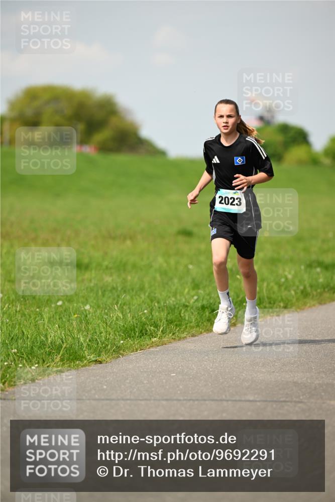 10.05.2026 - 8. Wedeler Halbmarathon Dr. Thomas Lammeyer http://msf.ph/oto/9692291 10.05.2026 11:15:29 Laufen 2023 meine-sportfotos.de