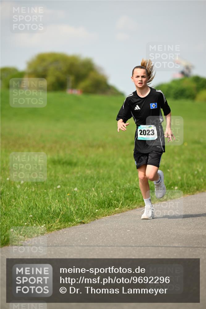 10.05.2026 - 8. Wedeler Halbmarathon Dr. Thomas Lammeyer http://msf.ph/oto/9692296 10.05.2026 11:15:29 Laufen 2023 meine-sportfotos.de