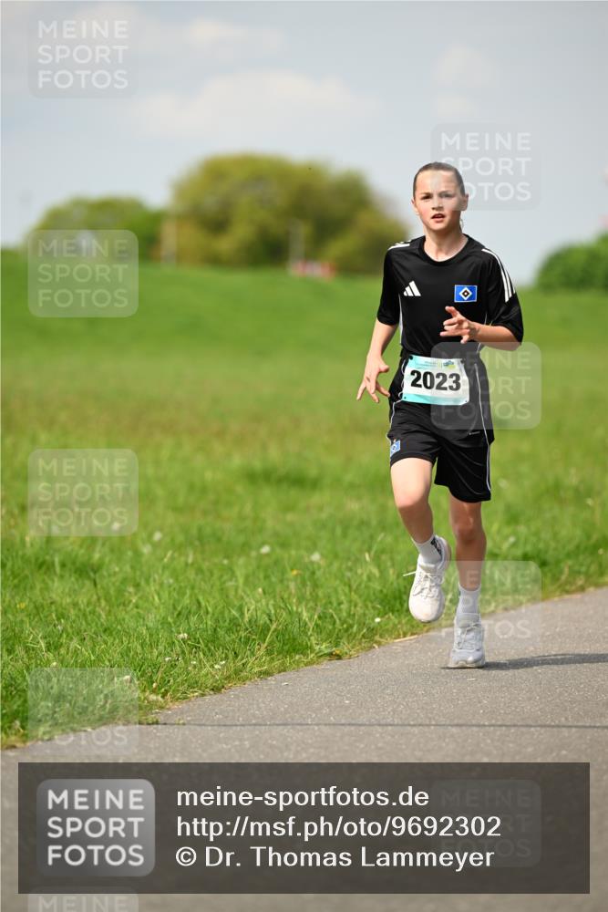 10.05.2026 - 8. Wedeler Halbmarathon Dr. Thomas Lammeyer http://msf.ph/oto/9692302 10.05.2026 11:15:29 Laufen 2023 meine-sportfotos.de