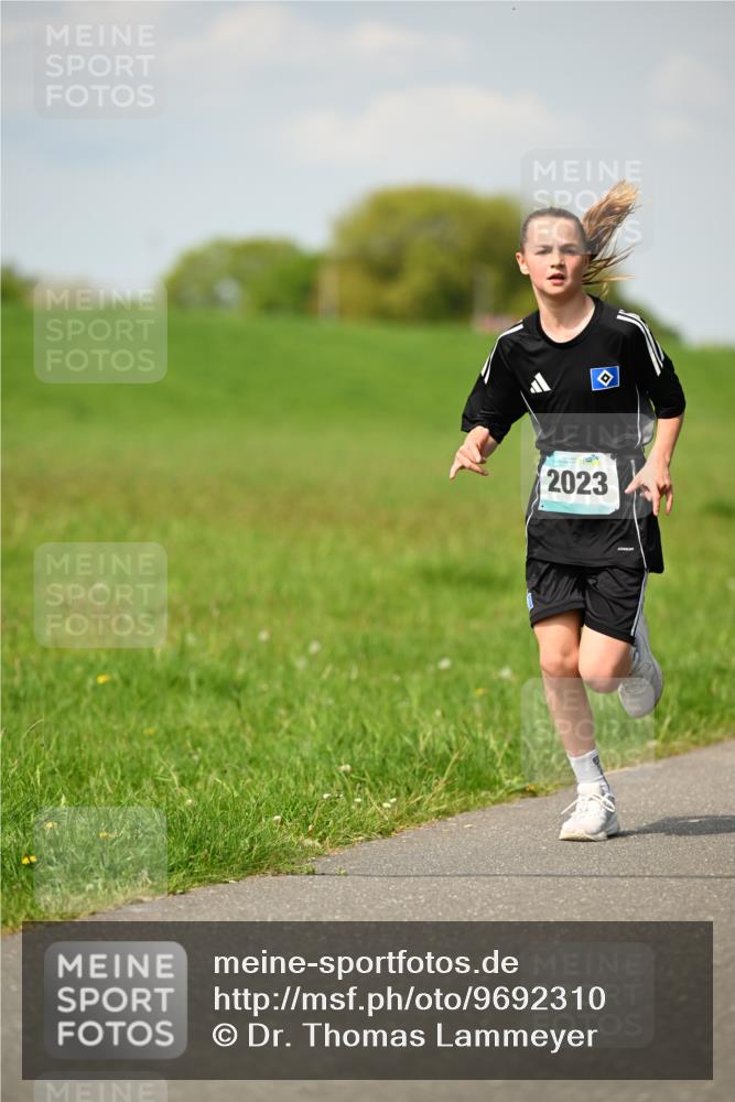 10.05.2026 - 8. Wedeler Halbmarathon Dr. Thomas Lammeyer http://msf.ph/oto/9692310 10.05.2026 11:15:30 Laufen 2023 meine-sportfotos.de