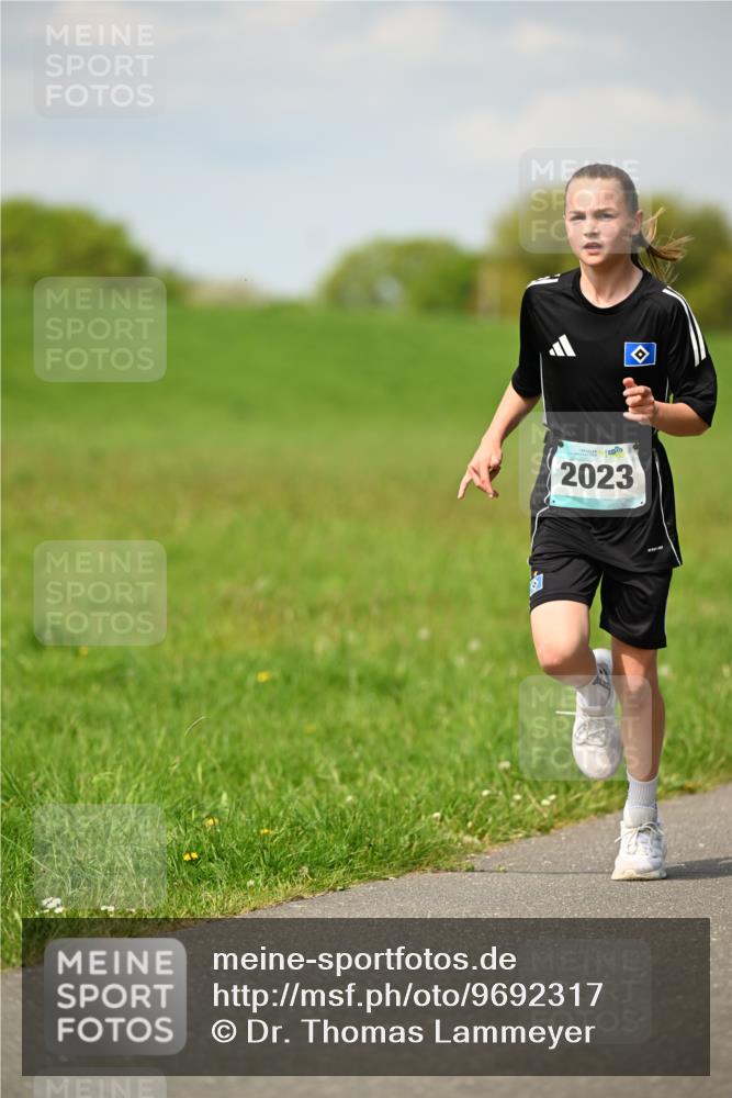 10.05.2026 - 8. Wedeler Halbmarathon Dr. Thomas Lammeyer http://msf.ph/oto/9692317 10.05.2026 11:15:30 Laufen 956, 2023 meine-sportfotos.de