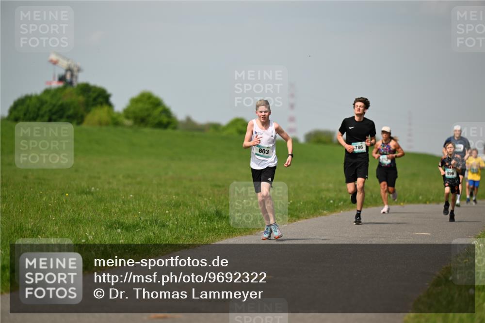 10.05.2026 - 8. Wedeler Halbmarathon Dr. Thomas Lammeyer http://msf.ph/oto/9692322 10.05.2026 11:15:41 Laufen 803, 786, 896 meine-sportfotos.de