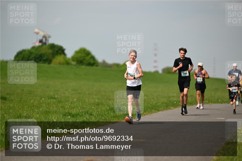 10.05.2026 - 8. Wedeler Halbmarathon Dr. Thomas Lammeyer http://msf.ph/oto/9692334 10.05.2026 11:15:42 Laufen 786, 112, 896 meine-sportfotos.de
