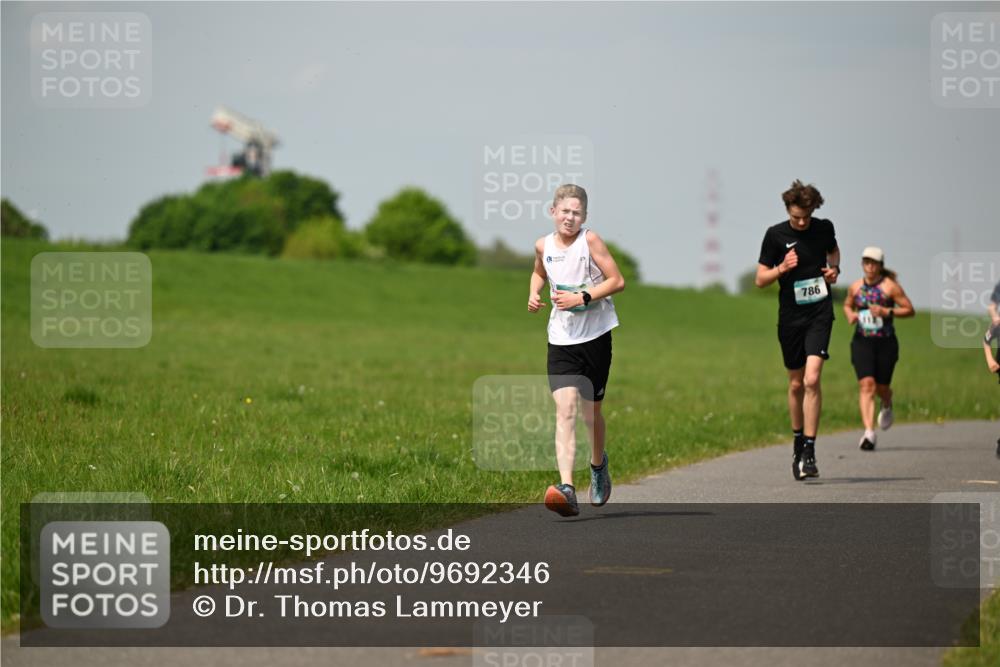 10.05.2026 - 8. Wedeler Halbmarathon Dr. Thomas Lammeyer http://msf.ph/oto/9692346 10.05.2026 11:15:43 Laufen 786 meine-sportfotos.de