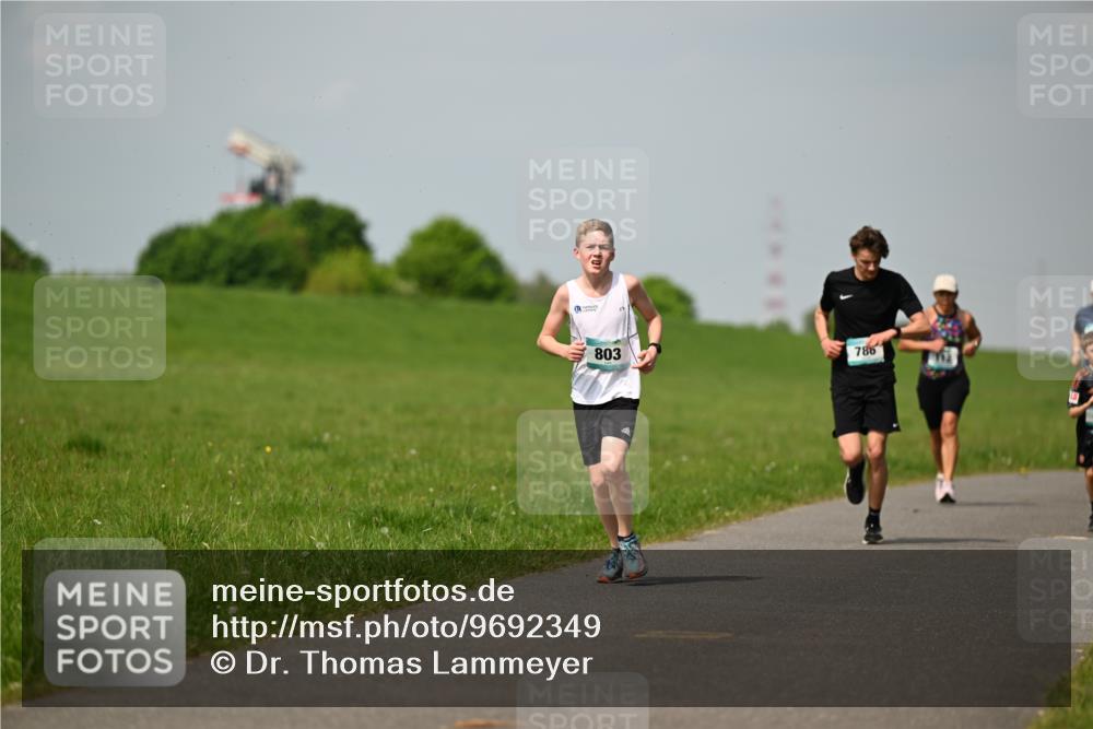 10.05.2026 - 8. Wedeler Halbmarathon Dr. Thomas Lammeyer http://msf.ph/oto/9692349 10.05.2026 11:15:43 Laufen 803, 786 meine-sportfotos.de