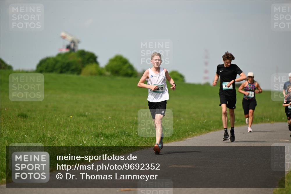 10.05.2026 - 8. Wedeler Halbmarathon Dr. Thomas Lammeyer http://msf.ph/oto/9692352 10.05.2026 11:15:43 Laufen  meine-sportfotos.de