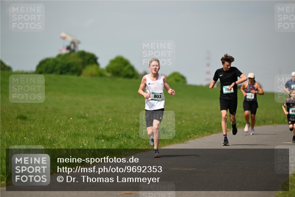 10.05.2026 - 8. Wedeler Halbmarathon Dr. Thomas Lammeyer http://msf.ph/oto/9692353 10.05.2026 11:15:43 Laufen 803 meine-sportfotos.de