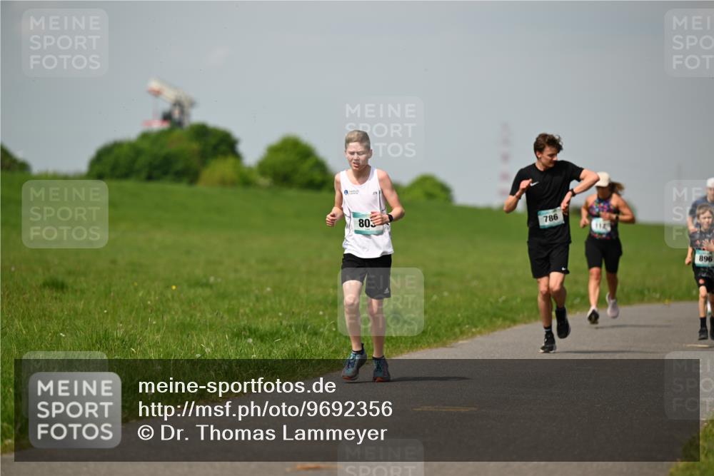 10.05.2026 - 8. Wedeler Halbmarathon Dr. Thomas Lammeyer http://msf.ph/oto/9692356 10.05.2026 11:15:43 Laufen 803, 786, 896 meine-sportfotos.de