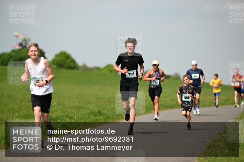 10.05.2026 - 8. Wedeler Halbmarathon Dr. Thomas Lammeyer http://msf.ph/oto/9692381 10.05.2026 11:15:45 Laufen 786, 112, 896, 604 meine-sportfotos.de