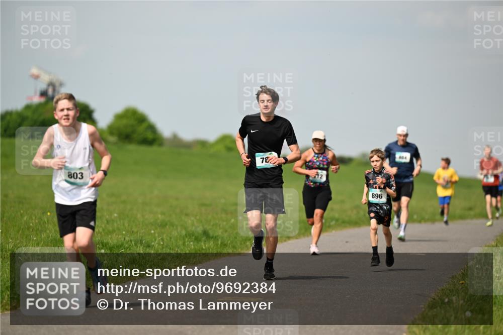 10.05.2026 - 8. Wedeler Halbmarathon Dr. Thomas Lammeyer http://msf.ph/oto/9692384 10.05.2026 11:15:45 Laufen 803, 896 meine-sportfotos.de