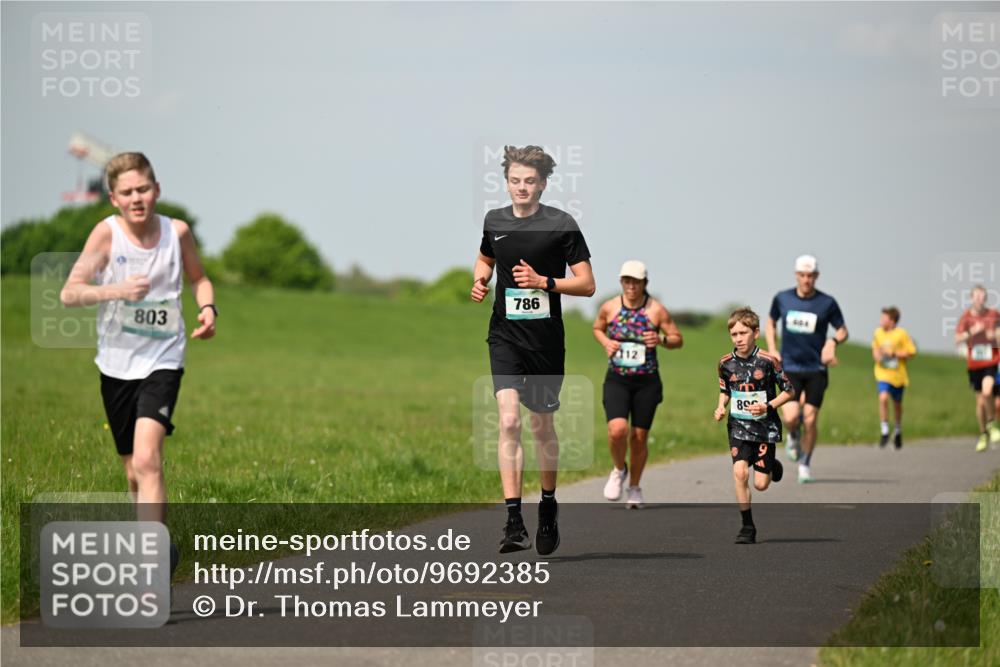 10.05.2026 - 8. Wedeler Halbmarathon Dr. Thomas Lammeyer http://msf.ph/oto/9692385 10.05.2026 11:15:45 Laufen 803, 786, 1016 meine-sportfotos.de