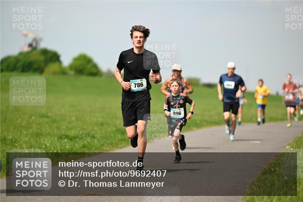 10.05.2026 - 8. Wedeler Halbmarathon Dr. Thomas Lammeyer http://msf.ph/oto/9692407 10.05.2026 11:15:47 Laufen 786, 896 meine-sportfotos.de