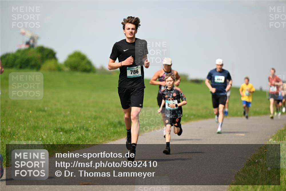 10.05.2026 - 8. Wedeler Halbmarathon Dr. Thomas Lammeyer http://msf.ph/oto/9692410 10.05.2026 11:15:47 Laufen 786 meine-sportfotos.de