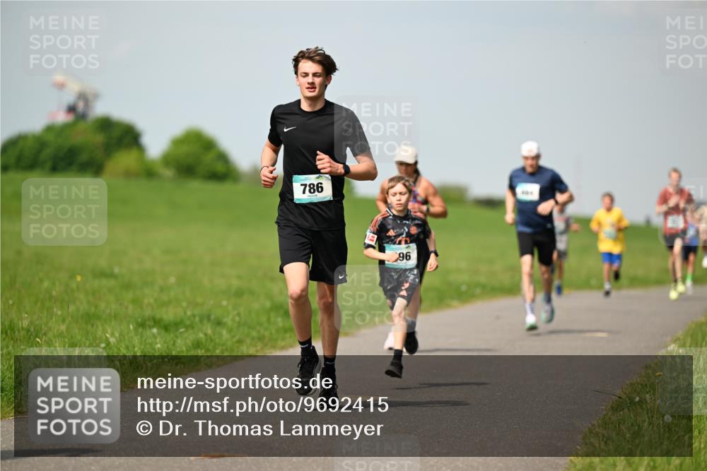 10.05.2026 - 8. Wedeler Halbmarathon Dr. Thomas Lammeyer http://msf.ph/oto/9692415 10.05.2026 11:15:47 Laufen 786 meine-sportfotos.de