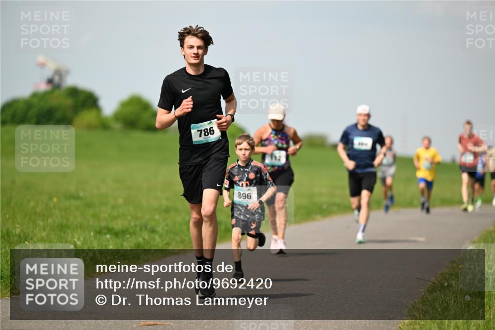 10.05.2026 - 8. Wedeler Halbmarathon Dr. Thomas Lammeyer http://msf.ph/oto/9692420 10.05.2026 11:15:47 Laufen 786, 896 meine-sportfotos.de