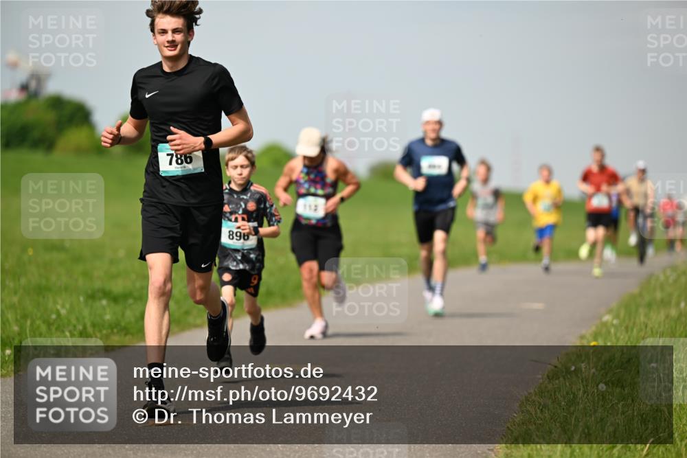 10.05.2026 - 8. Wedeler Halbmarathon Dr. Thomas Lammeyer http://msf.ph/oto/9692432 10.05.2026 11:15:48 Laufen 786, 896, 112 meine-sportfotos.de