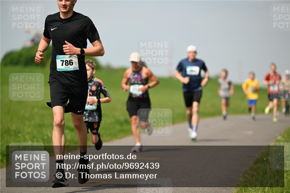 10.05.2026 - 8. Wedeler Halbmarathon Dr. Thomas Lammeyer http://msf.ph/oto/9692439 10.05.2026 11:15:48 Laufen 786 meine-sportfotos.de