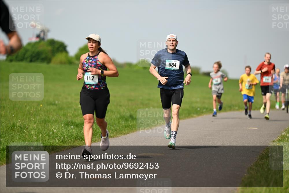 10.05.2026 - 8. Wedeler Halbmarathon Dr. Thomas Lammeyer http://msf.ph/oto/9692453 10.05.2026 11:15:50 Laufen 112, 684, 761 meine-sportfotos.de