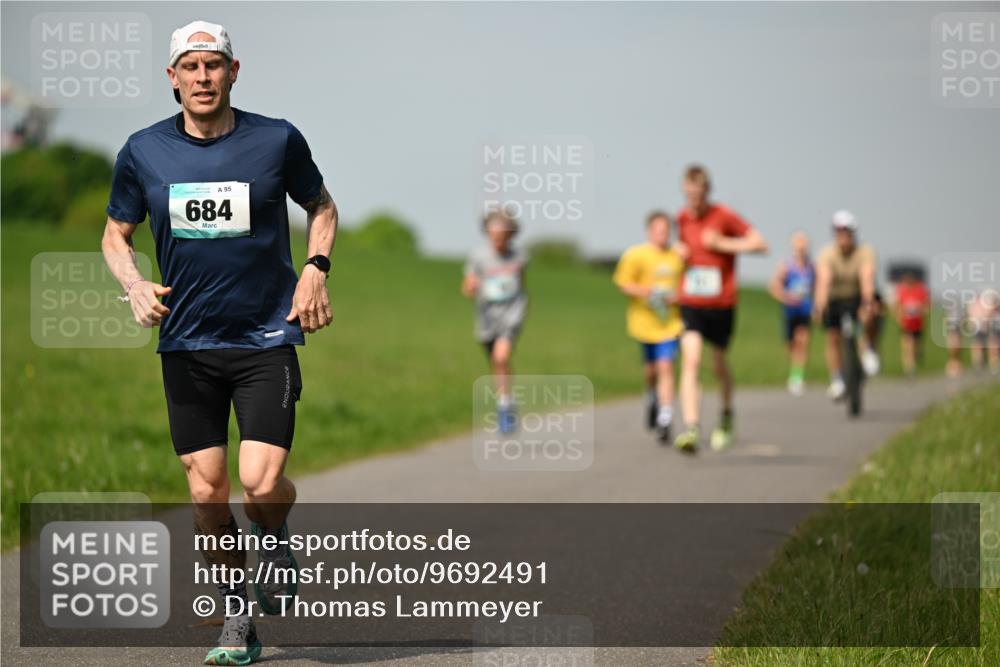 10.05.2026 - 8. Wedeler Halbmarathon Dr. Thomas Lammeyer http://msf.ph/oto/9692491 10.05.2026 11:15:52 Laufen 684 meine-sportfotos.de